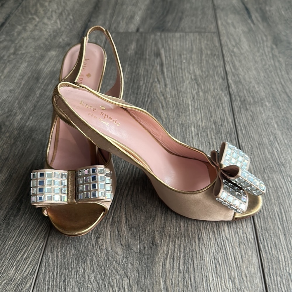 Kate Spade Shoes size 7 ivory gold with jeweled bow on toes sling back open toe - Picture 2 of 9